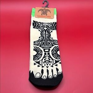 Fun Hawaiian Sock Black and Cream Tattoo Patterned Feet Socks